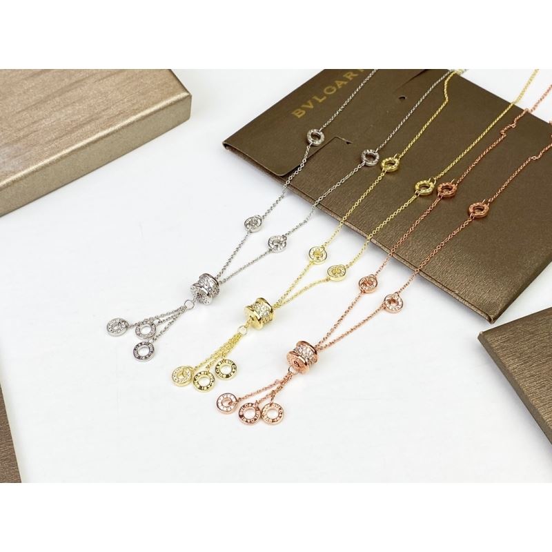 Bo*te*ga venenta necklaces